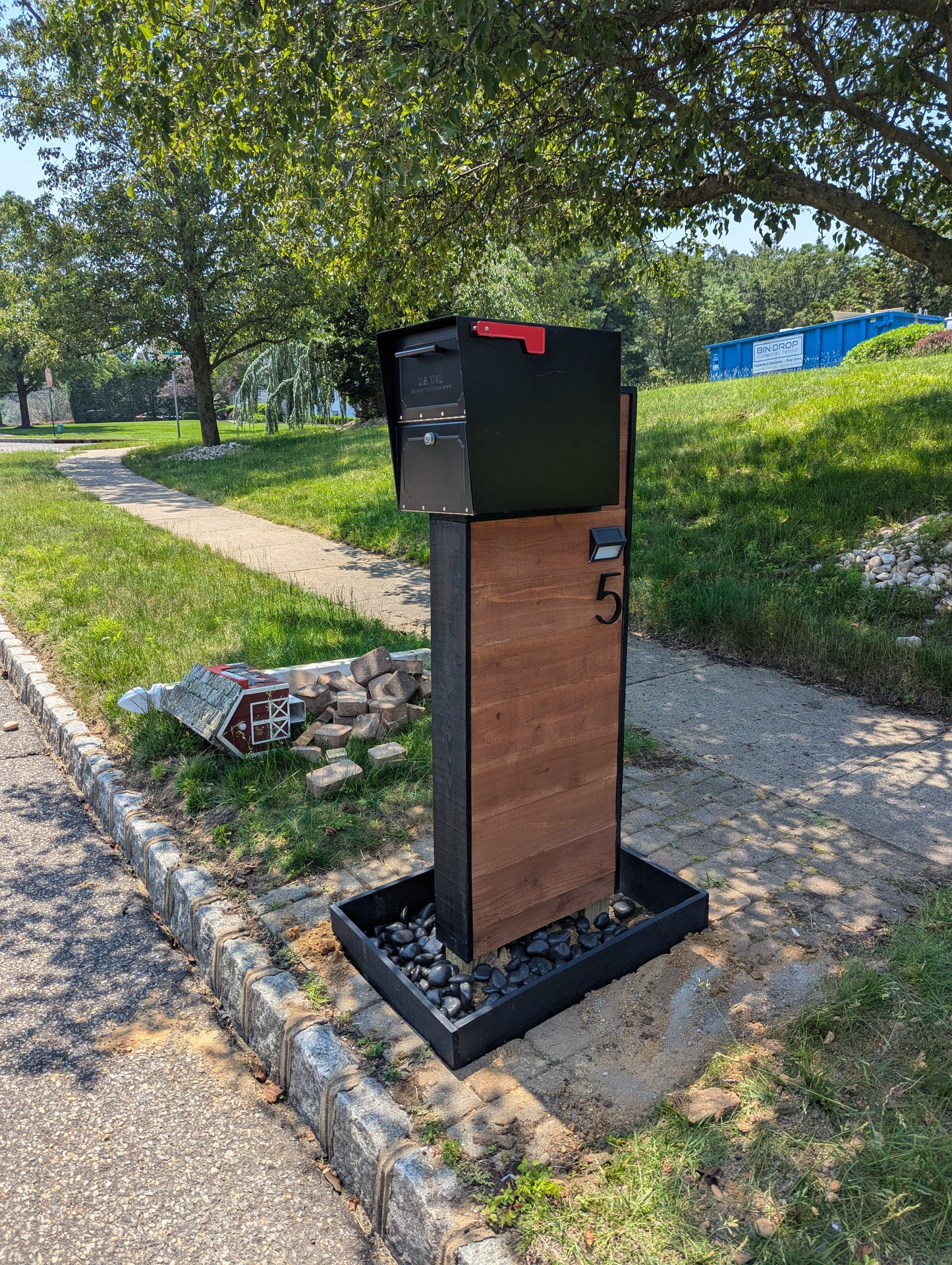 Modern Cedar Mailbox Post - Premium Edition