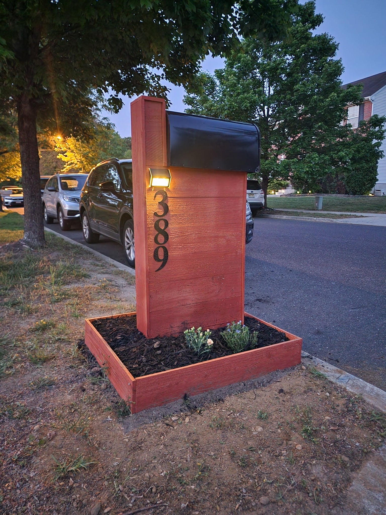 Modern Cedar Mailbox Post with Planter Box – Handmade Custom Wooden Mailbox Post