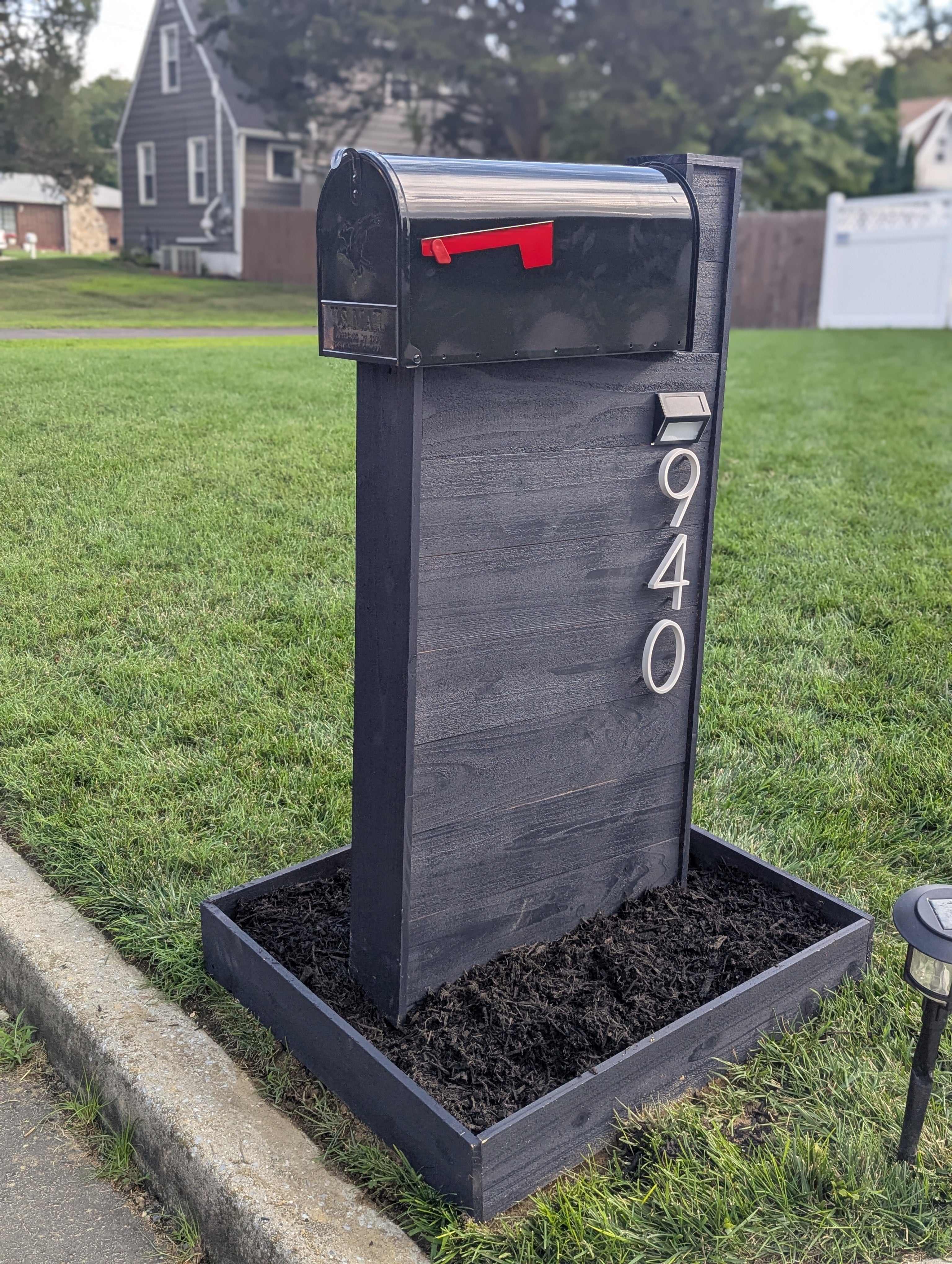 Modern Cedar Mailbox Post with Planter Box – Handmade Custom Wooden Mailbox Post