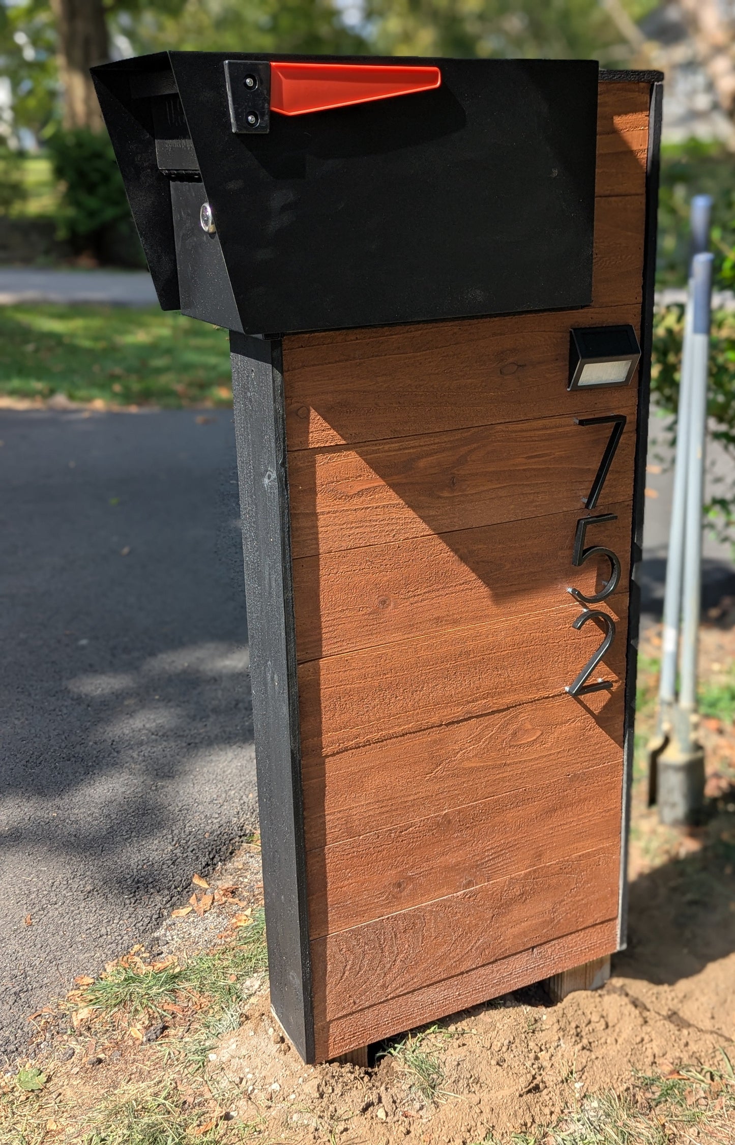 Modern Cedar Mailbox Post - Premium Edition