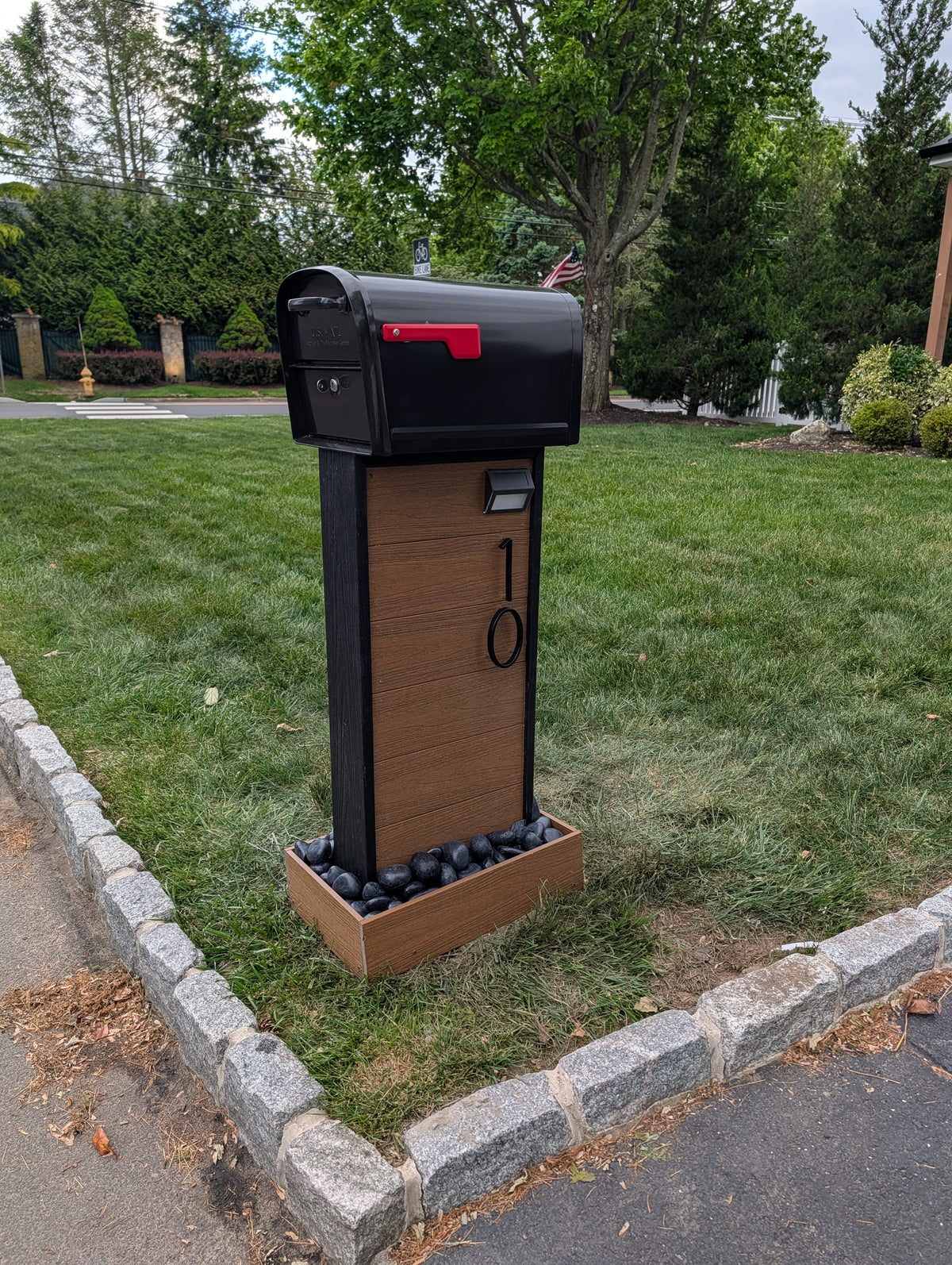 Two-tone composite mailbox w/ Beach Pebbles