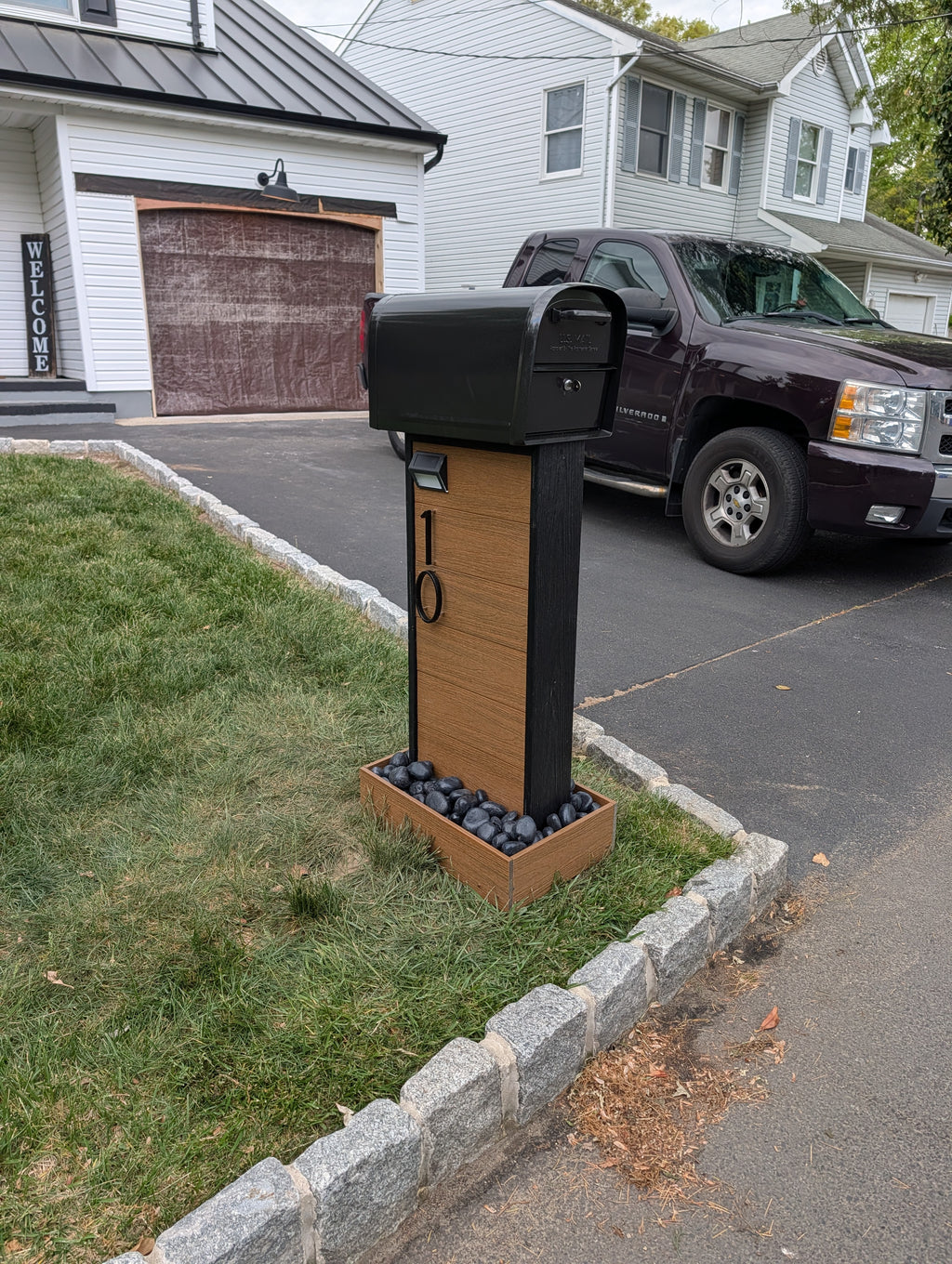 Two-tone composite mailbox w/ Beach Pebbles