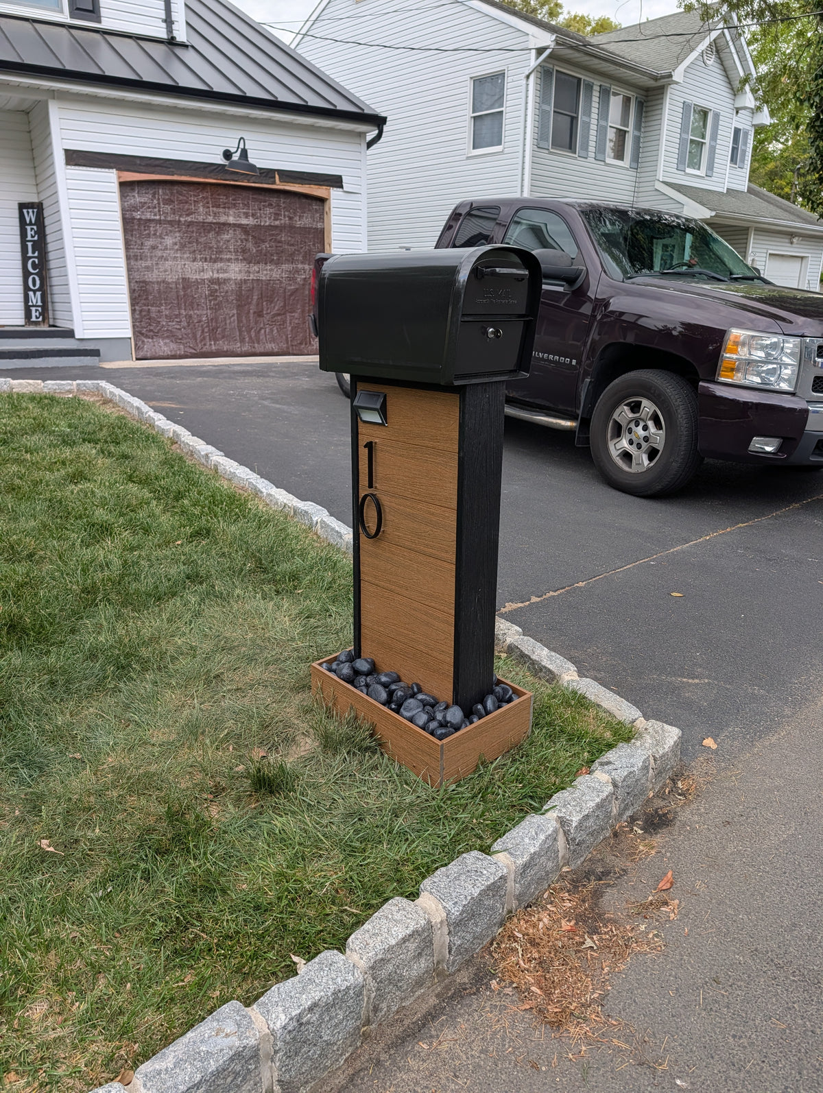 Two-tone composite mailbox w/ Beach Pebbles